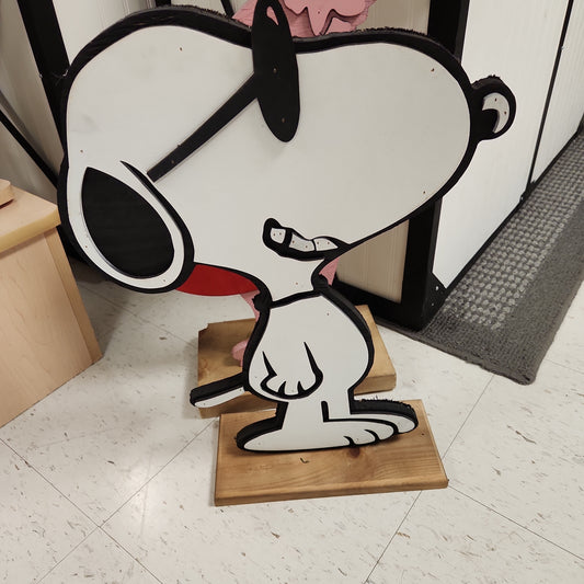 Peanuts character-snoopy : cut out
